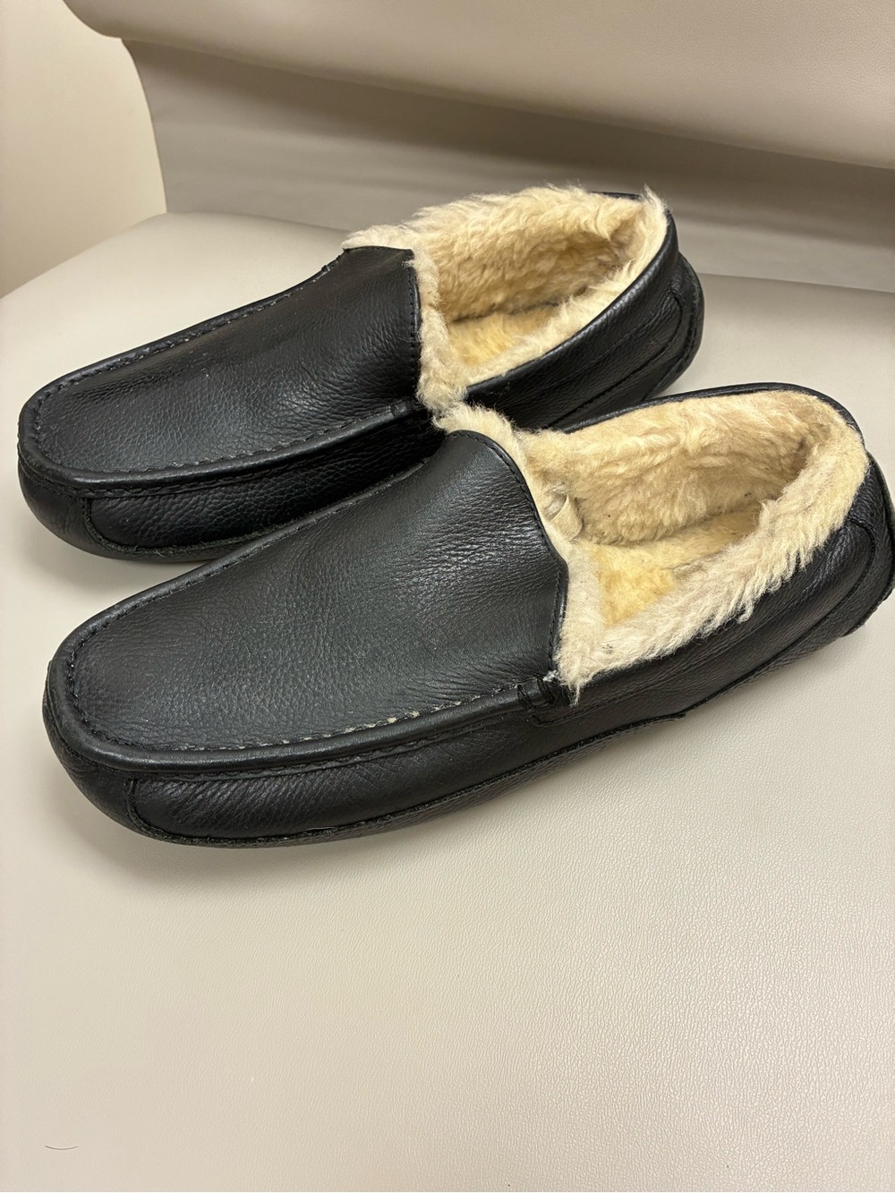 UGG Ascot Black Leather Slippers Men’s 13